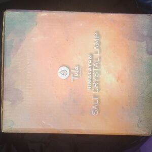 Himalayan salt crystal lamp